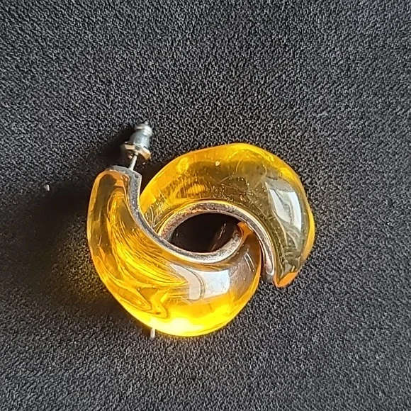 Vintage 90's hoop earrings, yellow resin on metal, estate sale - Picture 3 of 3